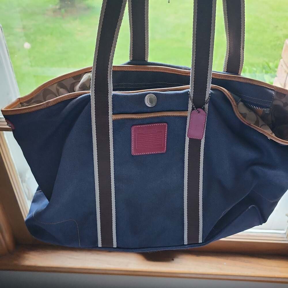 Coach - Picture 5 of 5